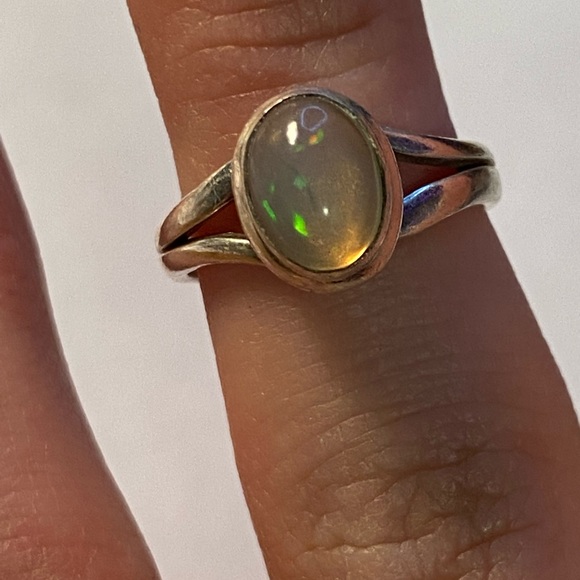 Sterling Silver Opal Ring - Picture 3 of 4